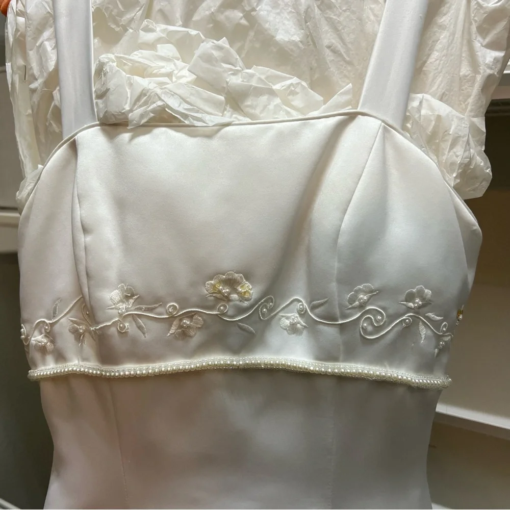 White graduation, wedding, event gown - Picture 2 of 5